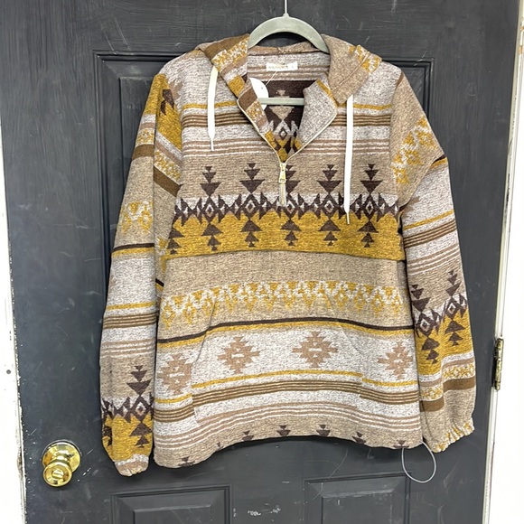 Hooded pullover! - Picture 2 of 10